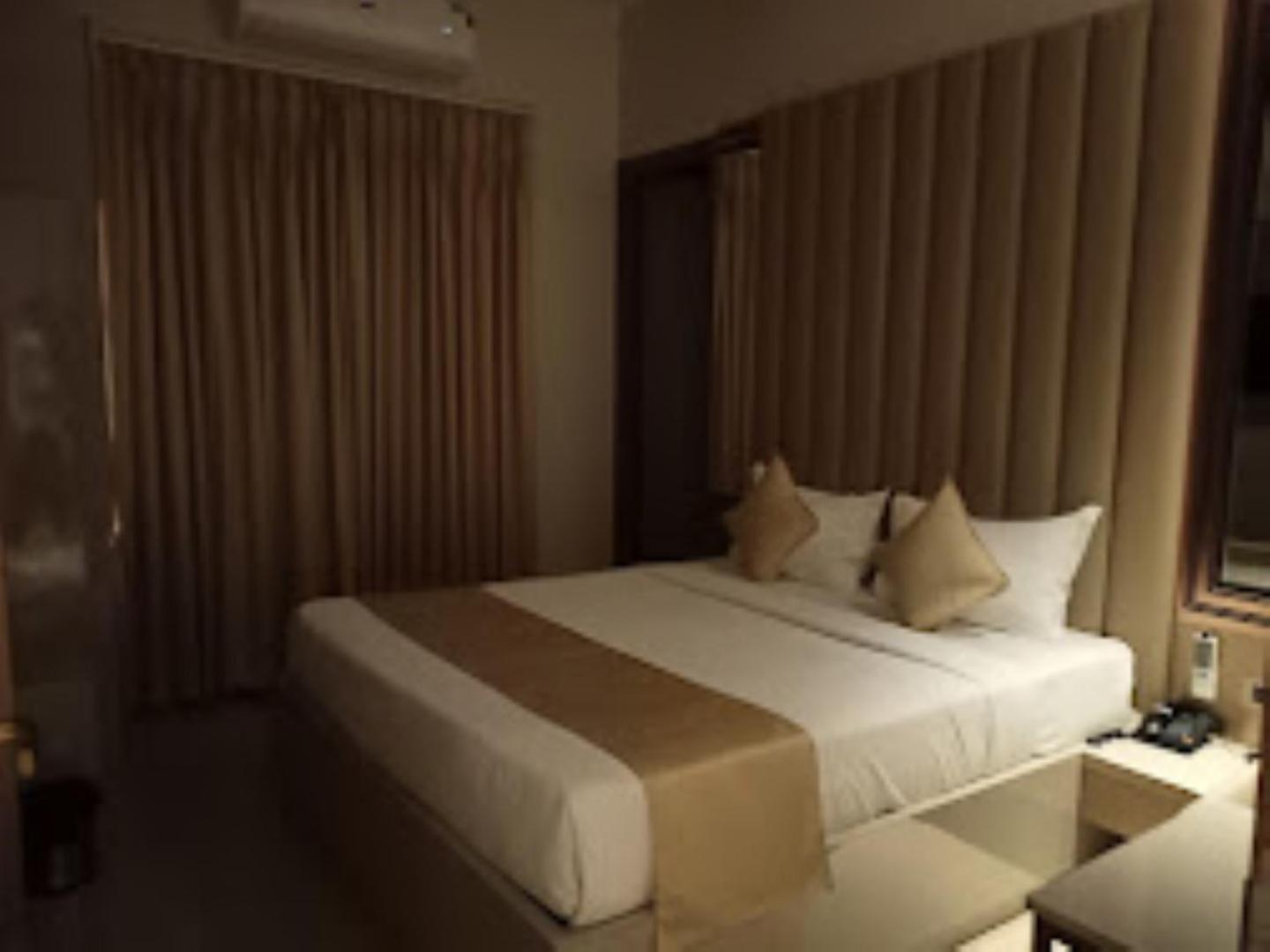 Red Orchid Hotel Kanpur Bagian luar foto