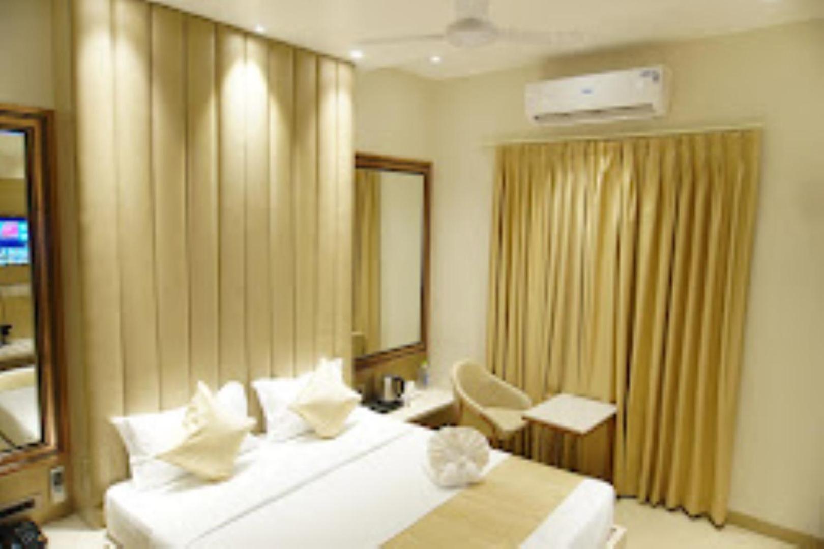Red Orchid Hotel Kanpur Bagian luar foto